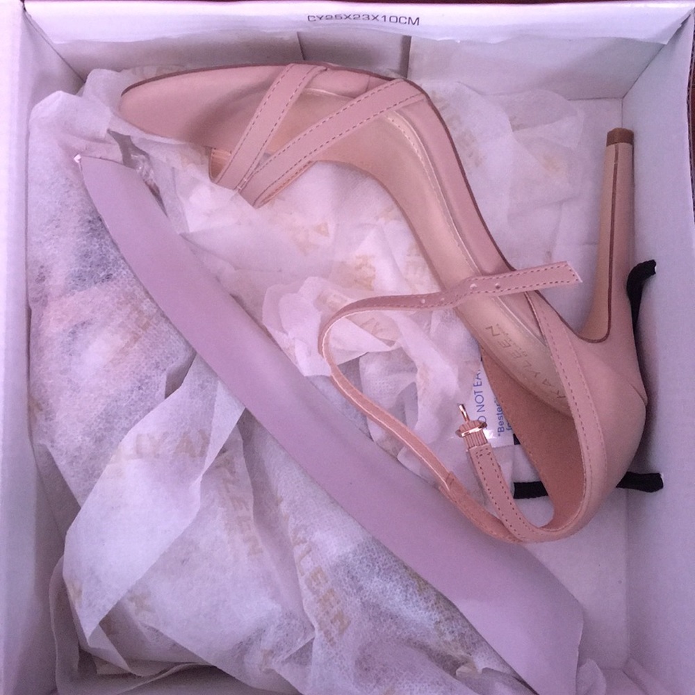 Nude stewpot heels